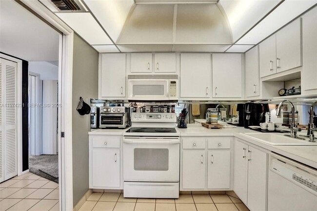 Building Photo - 805 Cypress Blvd