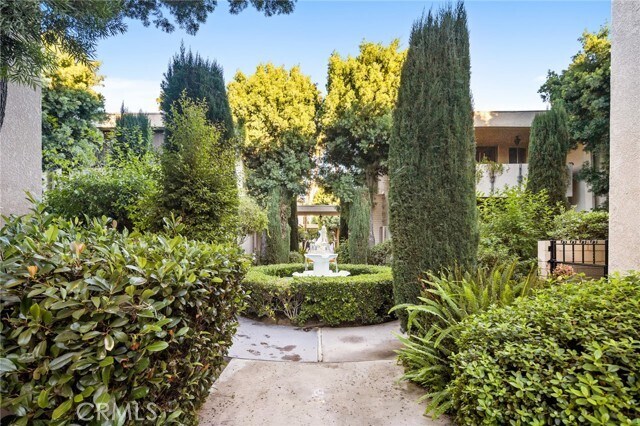 Building Photo - 5242 Lindley Ave