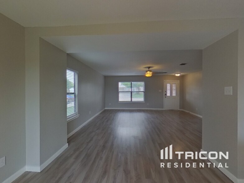 Building Photo - 10129 Chapel Hill Ct