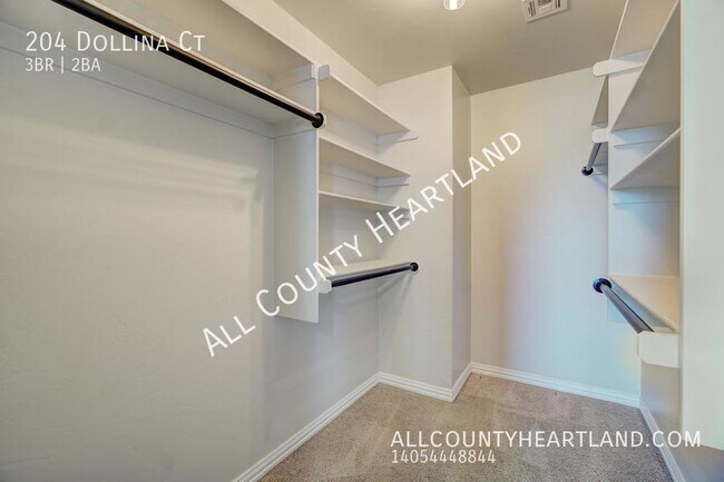 Building Photo - 204 Dollina Ct
