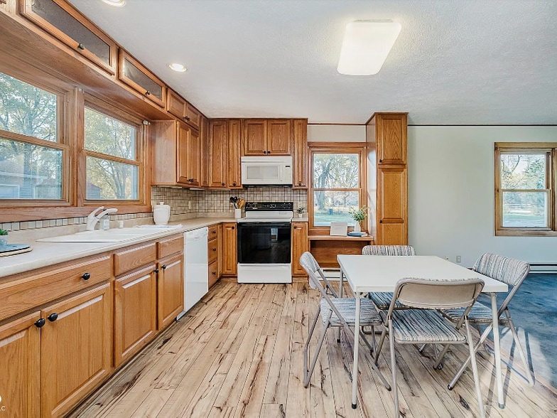 Building Photo - 17815 Joliet Rd