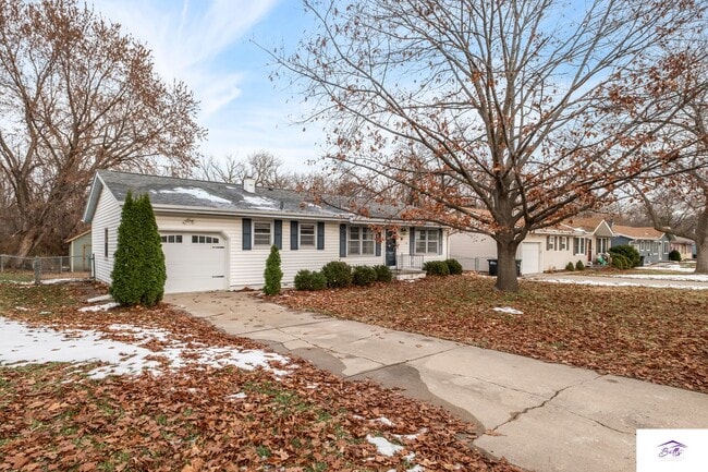 Building Photo - WELCOME HOME! AVAILABLE NOW!