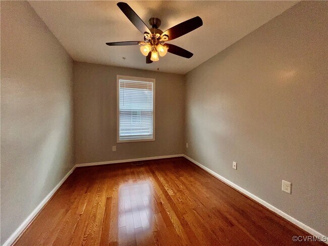 Building Photo - 3924 Village Townes Walk