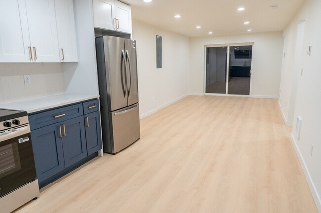 Building Photo - 4015 SW Thistle St