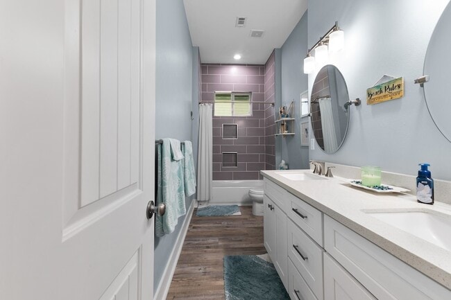 Building Photo - 4111 Isla Del Sol Dr
