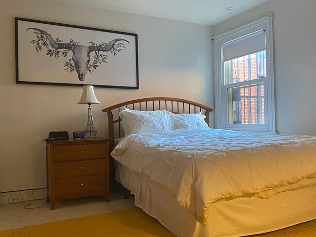 Building Photo - 1720 Bolton St