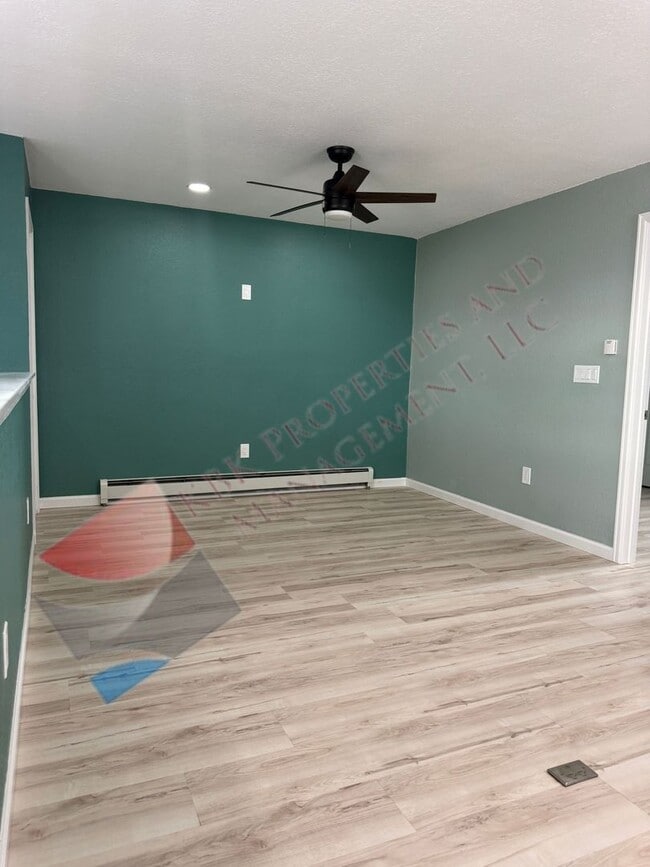 Building Photo - 1110.5 Alamosa Ave