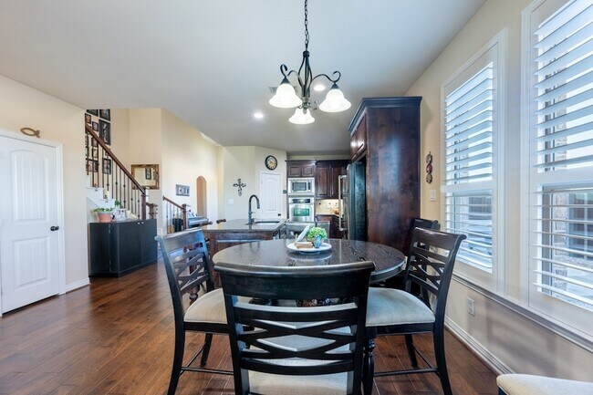 Building Photo - 810 Miramar Dr