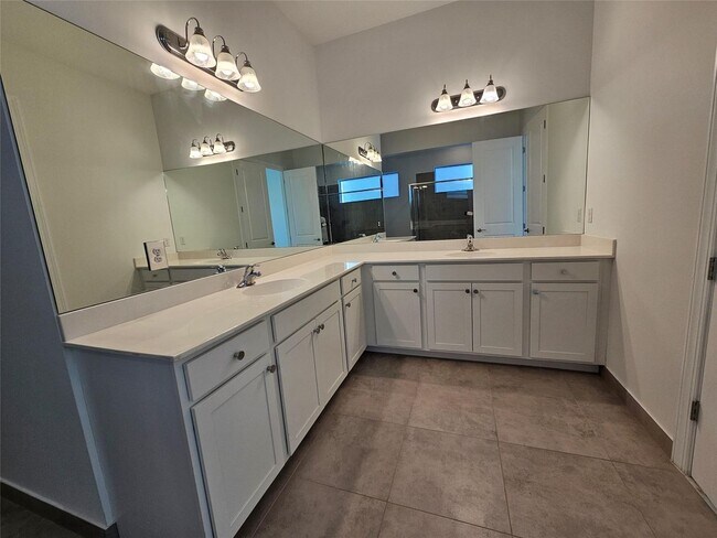 Building Photo - 4757 Saddle Ranch Rd