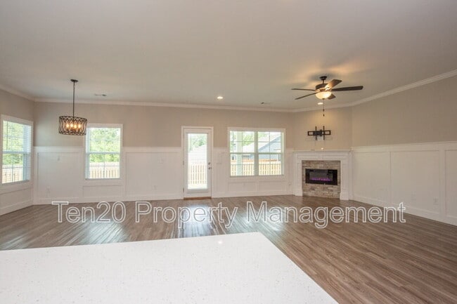 Building Photo - 9827 Yellow Pine Rd