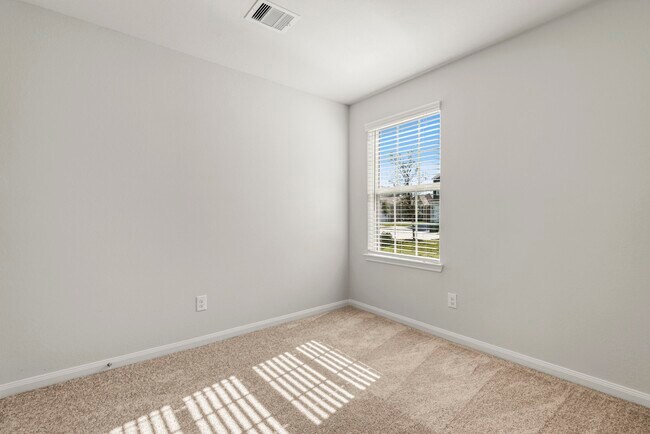 Building Photo - 6425 Winter Elm St