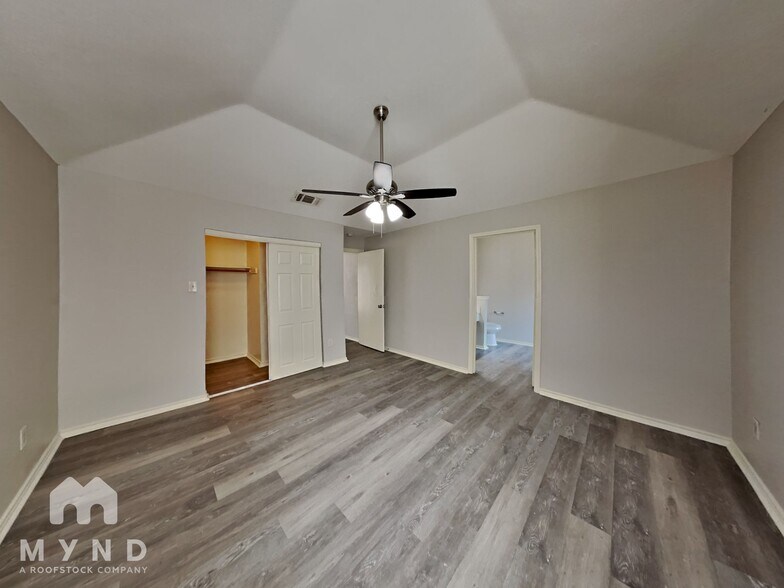 Building Photo - 4961 Briar Oaks Ln