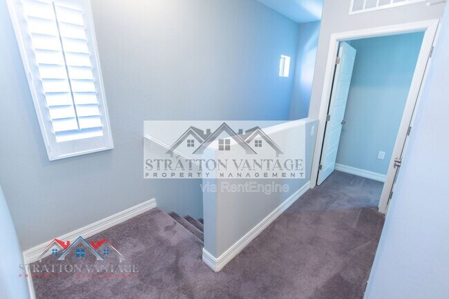 Building Photo - 2821 S Skyline Dr