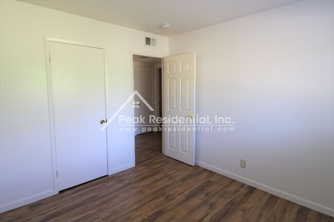 Building Photo - Charming 3bd/2ba Foothill Farms Home With 2 Car Garage!