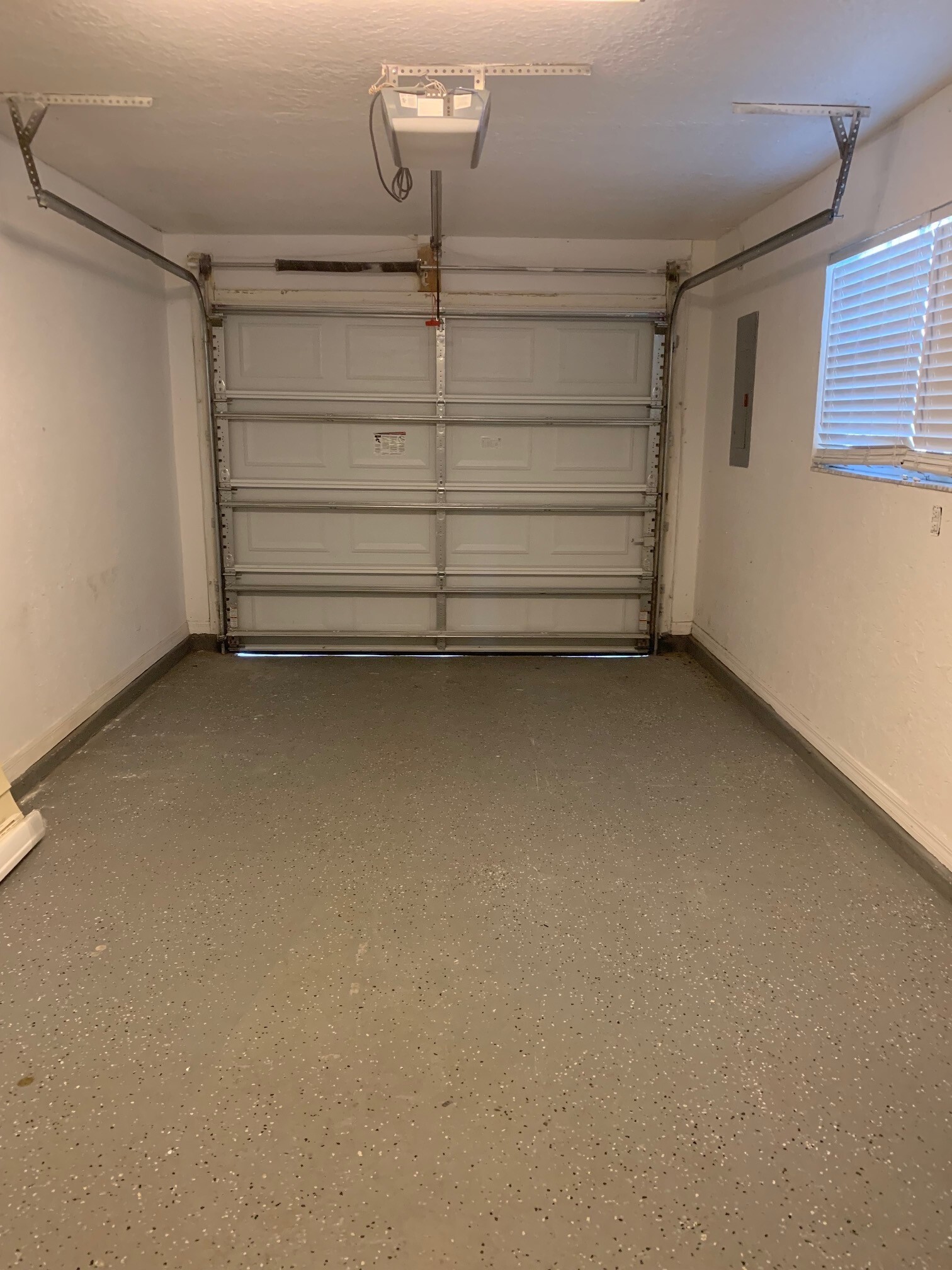 Building Photo - 860 Westshore Ct