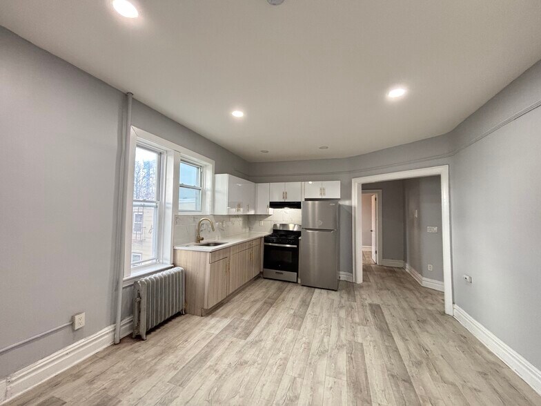 Building Photo - 319 Summit Ave