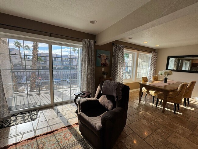 Building Photo - Riverfront 2BR Condo Great Views, Luxury Furnished incl UTILITIES