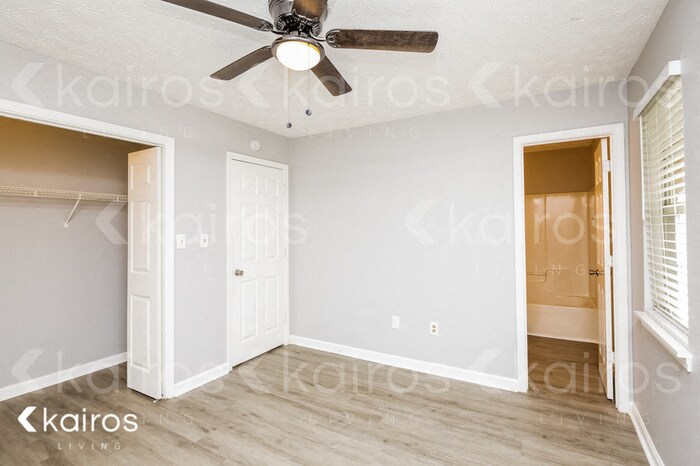 Building Photo - 208 Deer Pkwy