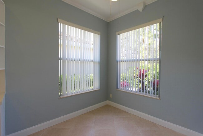 Building Photo - 240 Sussex Cir