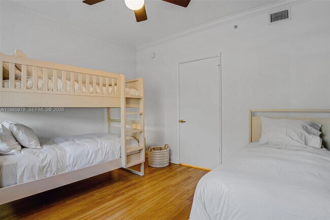 Building Photo - 725 Crandon Blvd