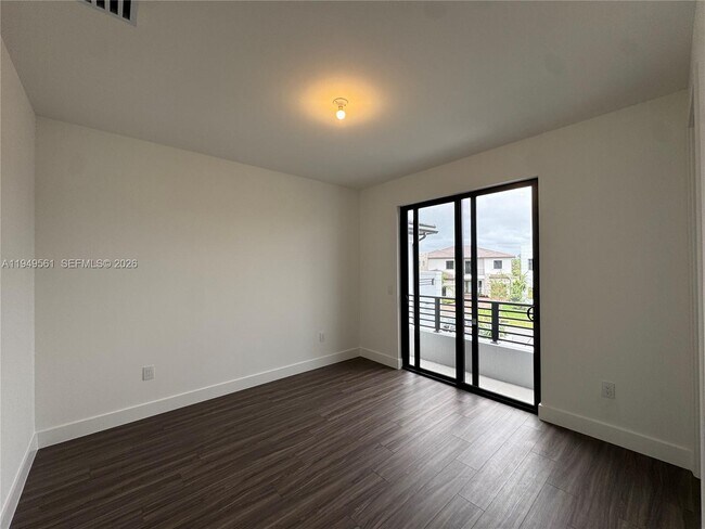 Building Photo - 19749 NE 16th Pl