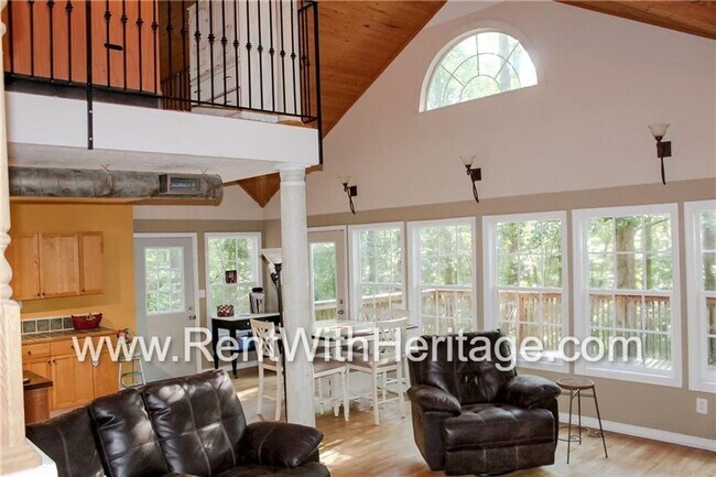 Building Photo - Charming Rustic Cabin Home on 2 Acres / Na...