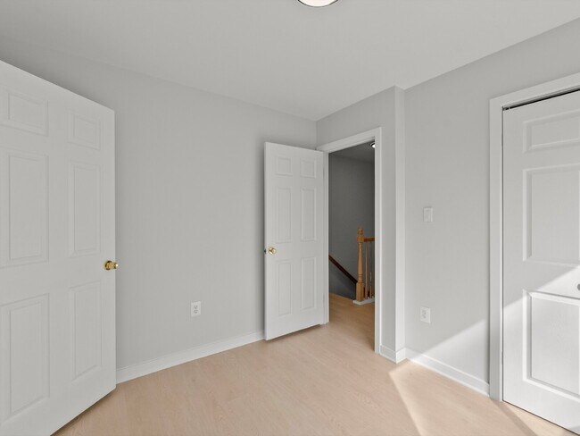 Building Photo - "Spacious 5-Bed Haven on Cedarest Rd – Where Comfort Meets Convenience in Fairfax!"