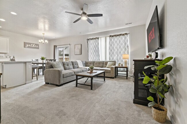 Primary Photo - 2646 W Snyder St