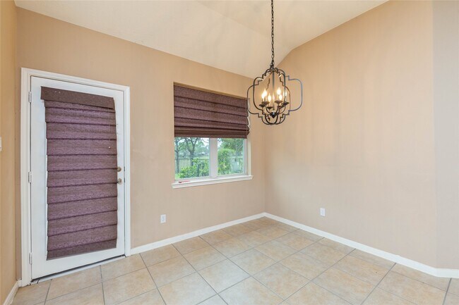 Building Photo - 2201 Signal Hill Dr