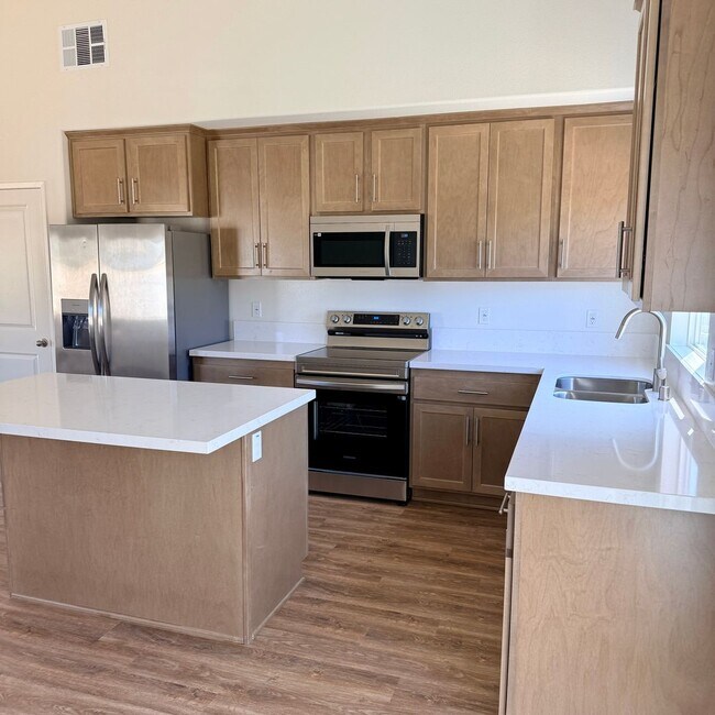 Building Photo - BRAND NEW 4 BEDROOM ADELANTO HOME