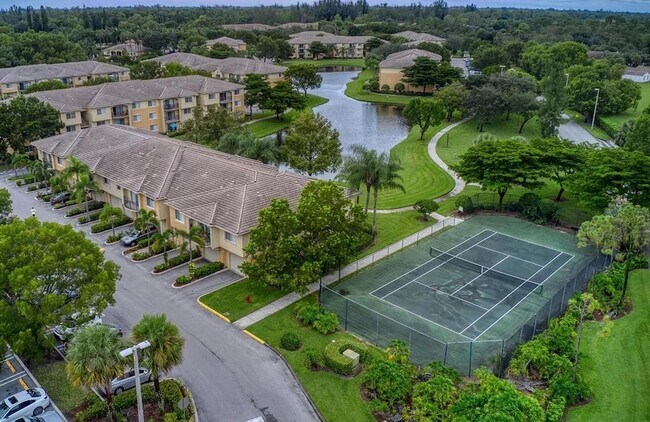 Building Photo - 500 Crestwood Ct S