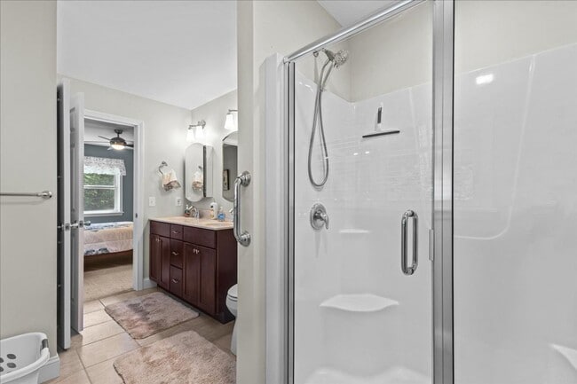 Building Photo - Contemporary with Gorgeous Views in Hinesb...