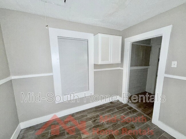 Building Photo - 2263 Hunter Ave