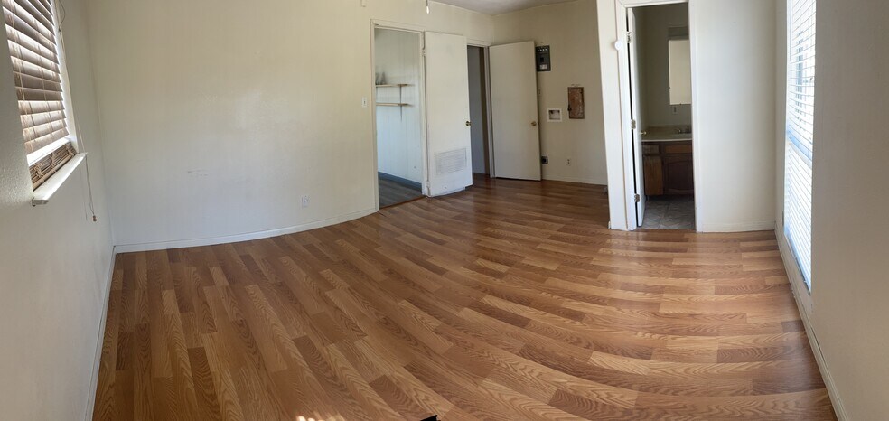 Building Photo - 4209 Broadway Ave