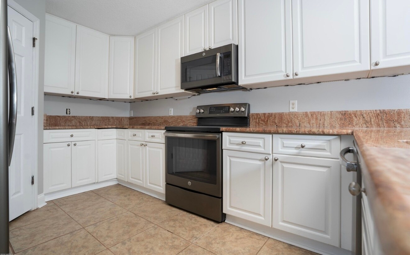 Building Photo - 1702 Windjammer Ln