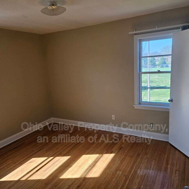 Building Photo - 2910 Abigail Dr