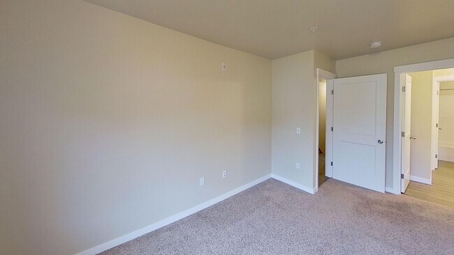 Building Photo - Reduced! Spacious 2-Bedroom, 2-Bathroom Townhome in West Olympia — December Rent FREE!