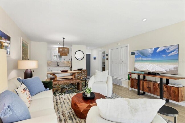 Building Photo - 500 S Washington Dr