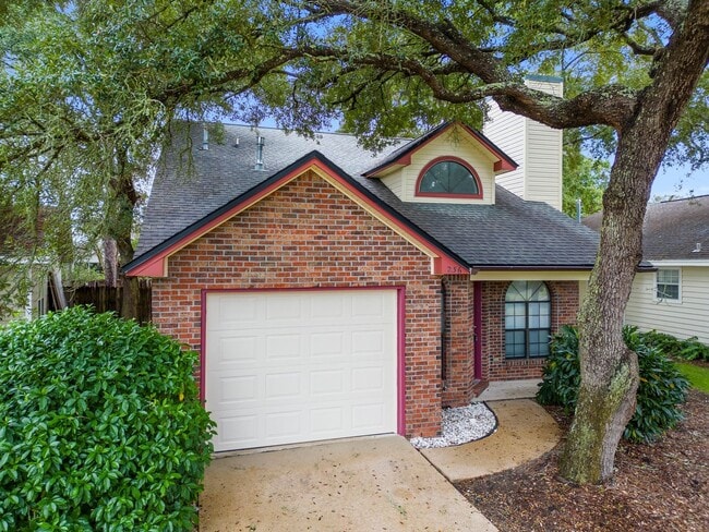 Building Photo - Charming Home in Parkwood Circle!
