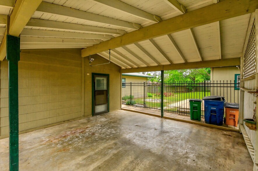 Building Photo - 1117 Colony N Dr