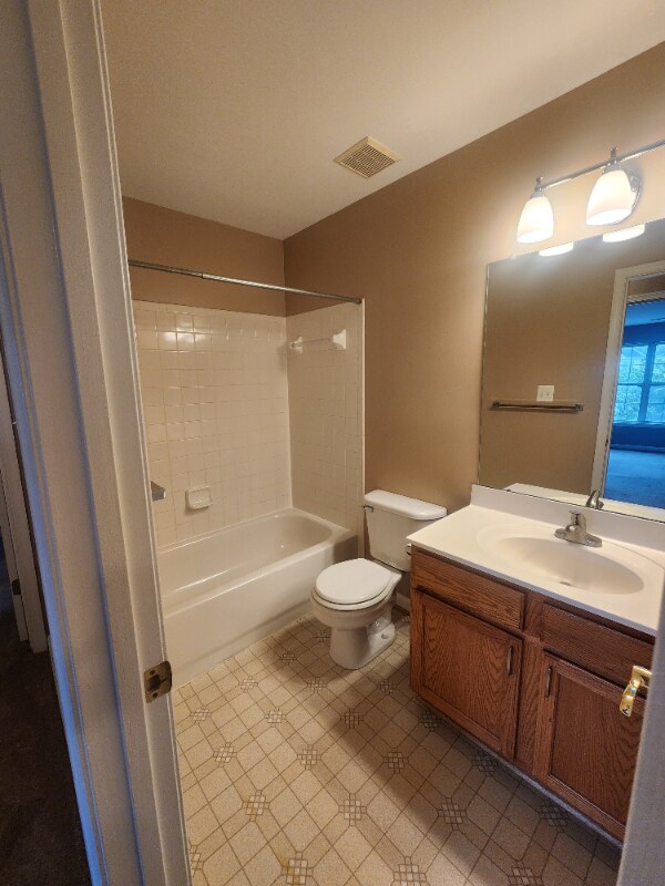Building Photo - 2026 Windsong Dr