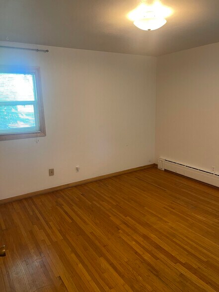 Building Photo - 318 14th Ave E