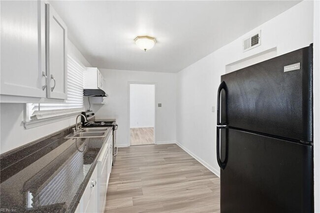 Building Photo - 5545 Aragon Dr