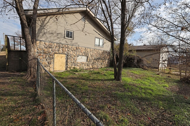 Building Photo - 718 E Madison Ave