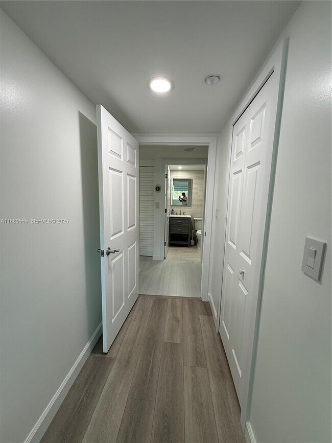 Building Photo - 201 Golden Isles Dr