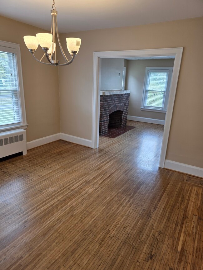 Building Photo - 457 Crossfield Rd