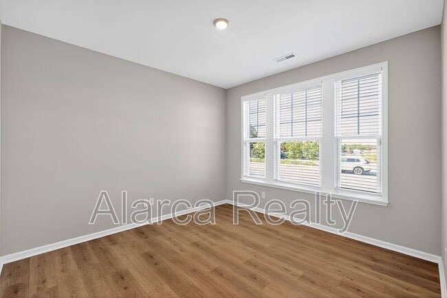 Building Photo - 256 W Waterlynn Rd