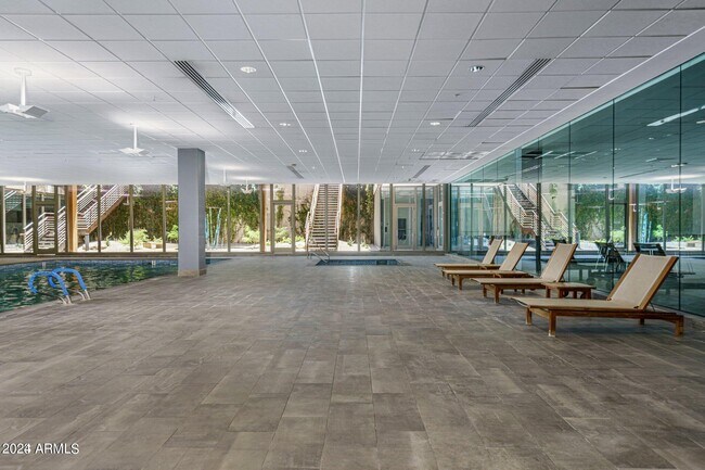 Building Photo - 7117 E Rancho Vista Dr