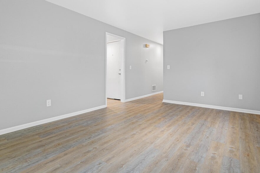 Building Photo - 9152 Lexington Ave N