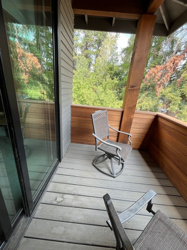 Building Photo - Charming Modern Home in the Heart of Bend